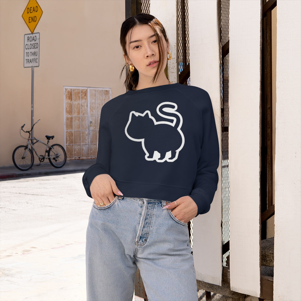 Diana’s Outlined Cropped Fleece Pullover