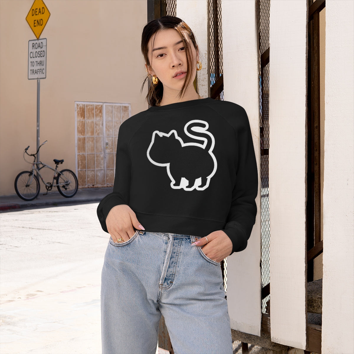 Diana’s Outlined Cropped Fleece Pullover